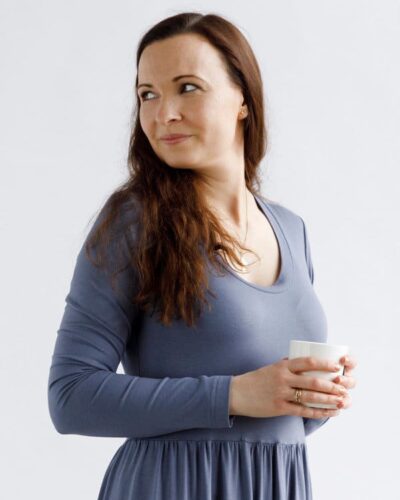 Kjole med flæser til strikstof, str.XS-XL - Onion 2085