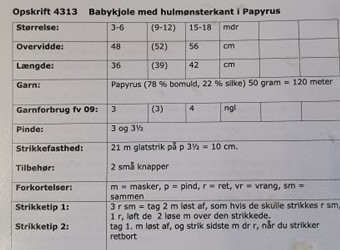 Babykjole med hulmønsterkant i Papyrus, 4313 -