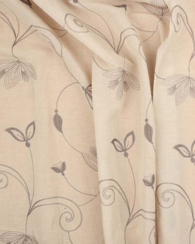 Lys beige m. broderet blomstermønster