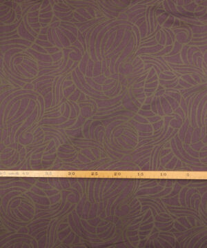 Lavendel m. gråt mønster - Chiffon Polyester - Info mangler