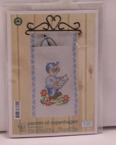 Dreng m. avis (til briller) - 11x20 cm