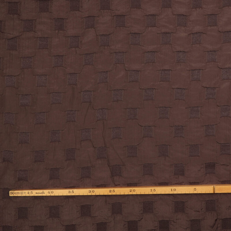 Kvadrater i brun - Polyester - Info mangler