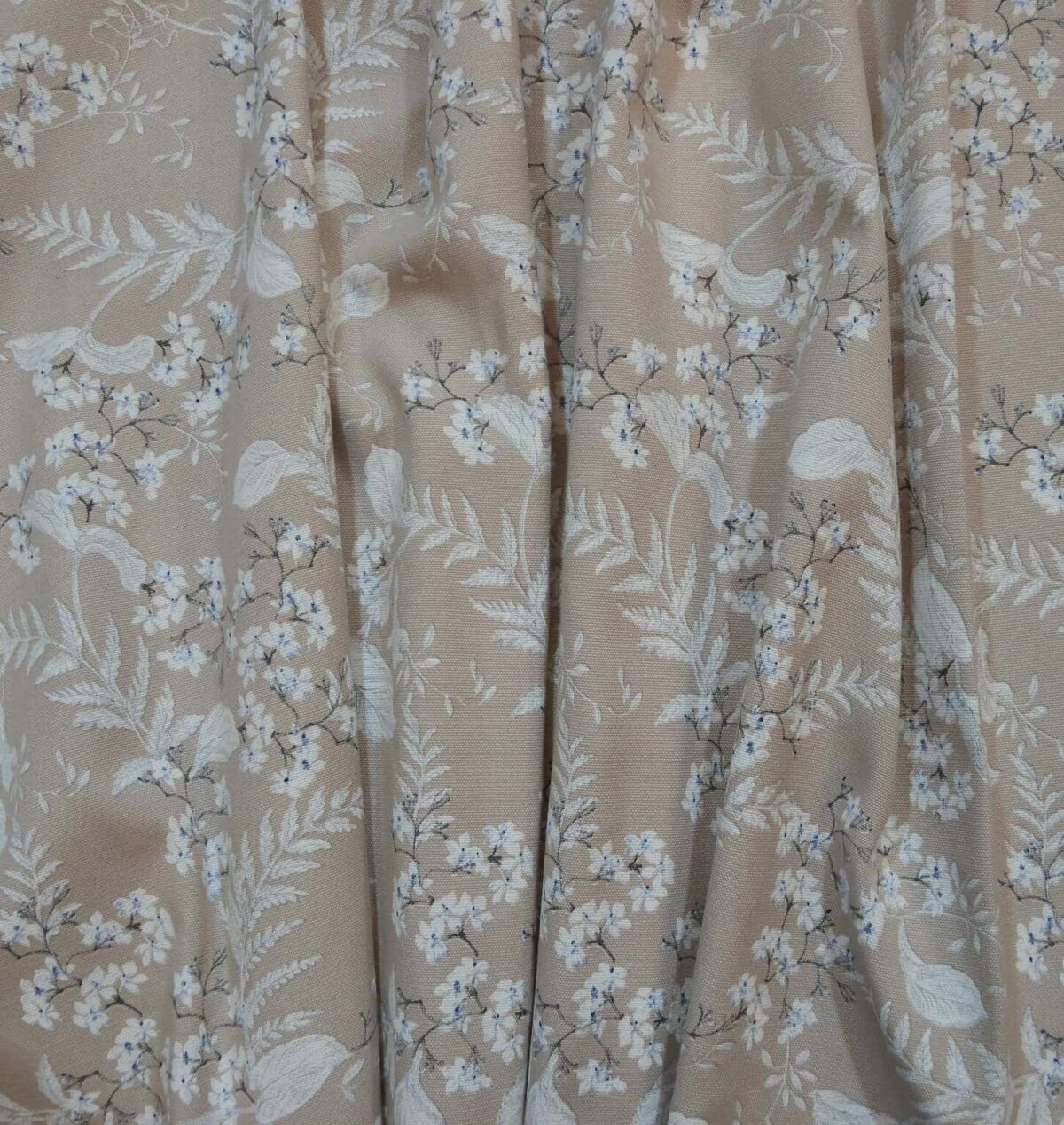 Beige med hvide blomster, 280 cm. bred - Billede 3