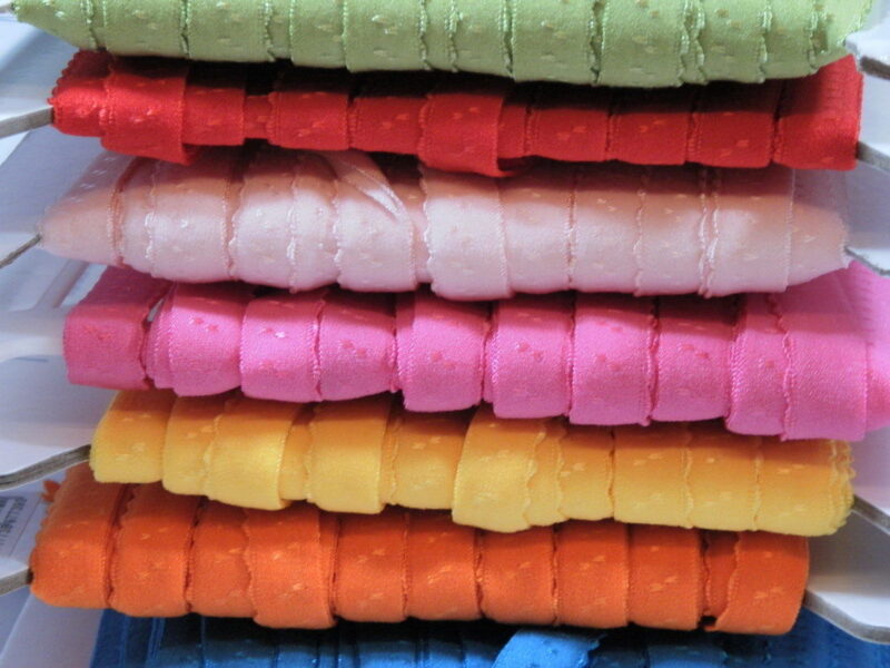 Foldeelastik med tunger i mange forskellige farver -