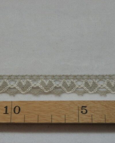 Små hjerter i beige og creme, 15 mm.