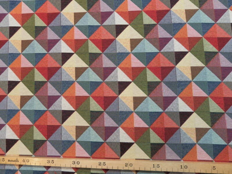 Trekanter i firkanter i mange farver, bomuld/polyester møbelstof - Info mangler