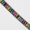Love, farvet tekst på sort - 40 mm elastik -
