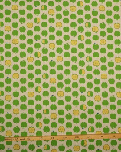 Grønne æbler på naturfarvet bund - Patchwork