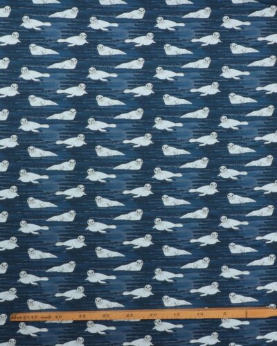 Alternative view of Sælunge på en bund af blå farver - Jersey