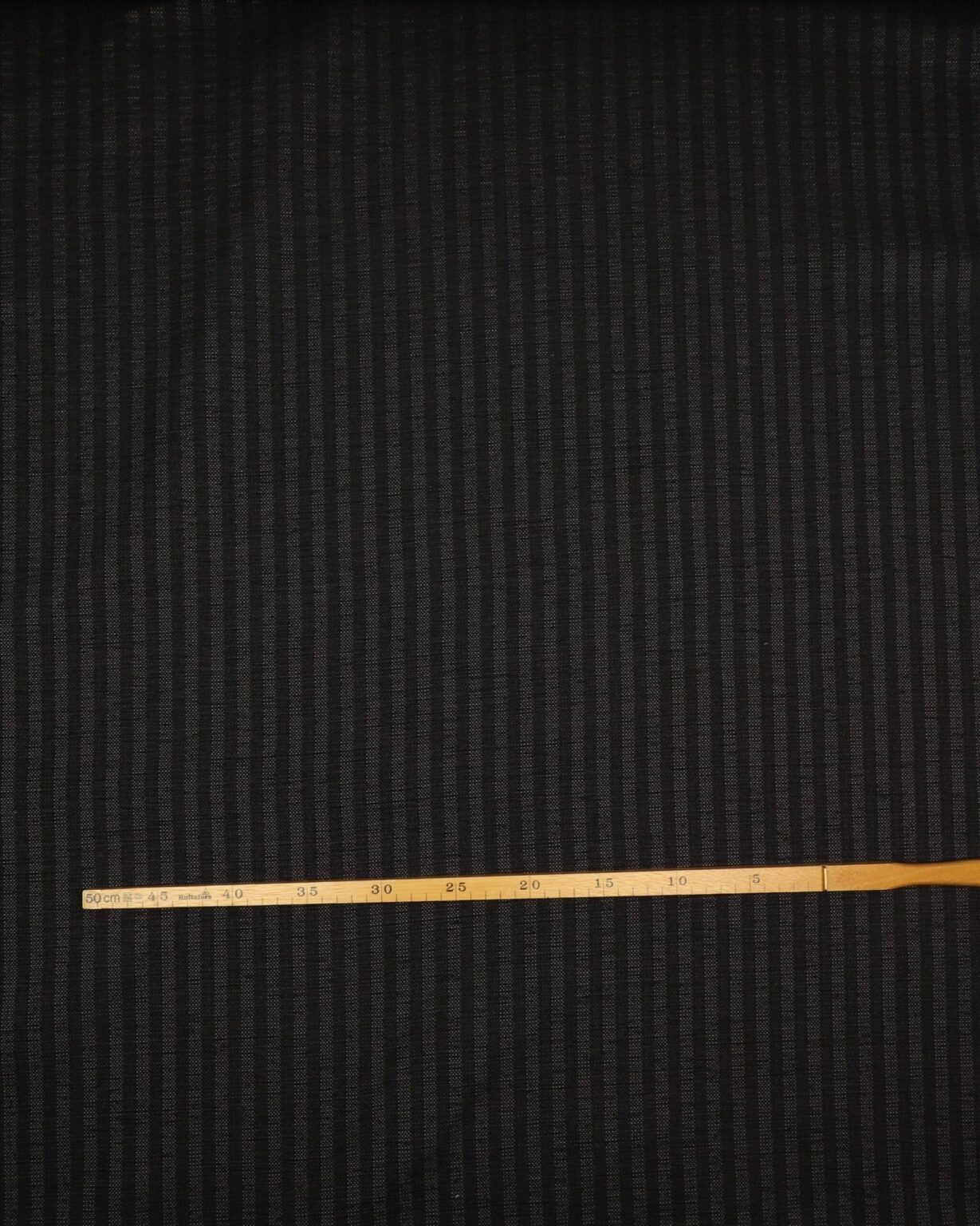 Striber, sort/grå - Møbelstof | Stofmøllen