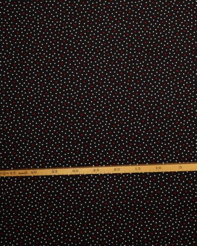 Hvide prikker og rød hjerter på sort - Patchwork