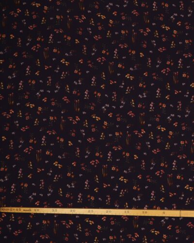 Små blomster på mørkeblå - Viskose 7 Små blomster på mørkeblå - Viskose