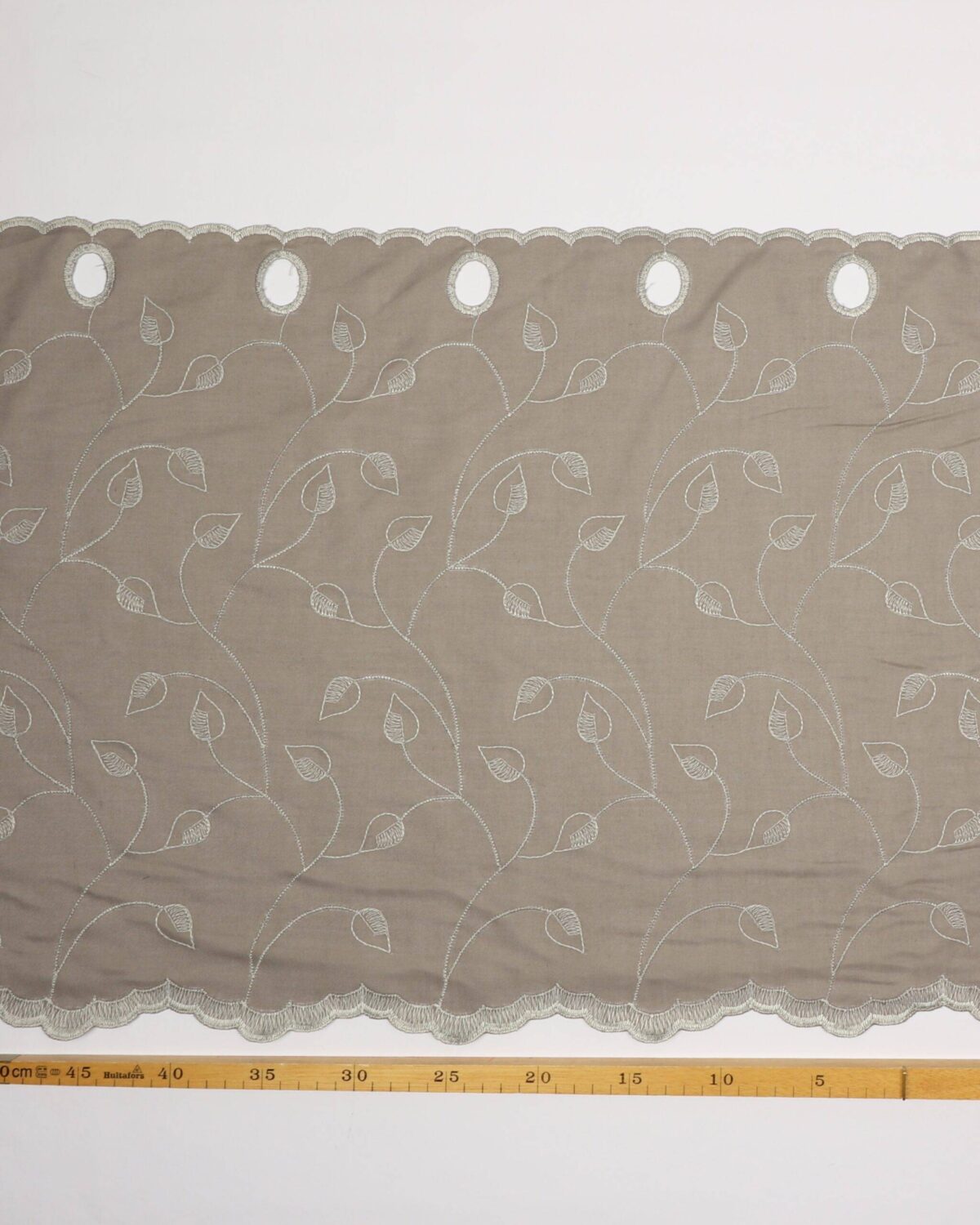 Cafégardin, grå m. broderet mønster - 45 cm høj - Billede 3