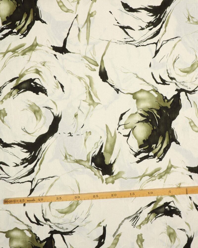 Grønligt mønster på hvid bund, Bomuld/polyester - Info mangler