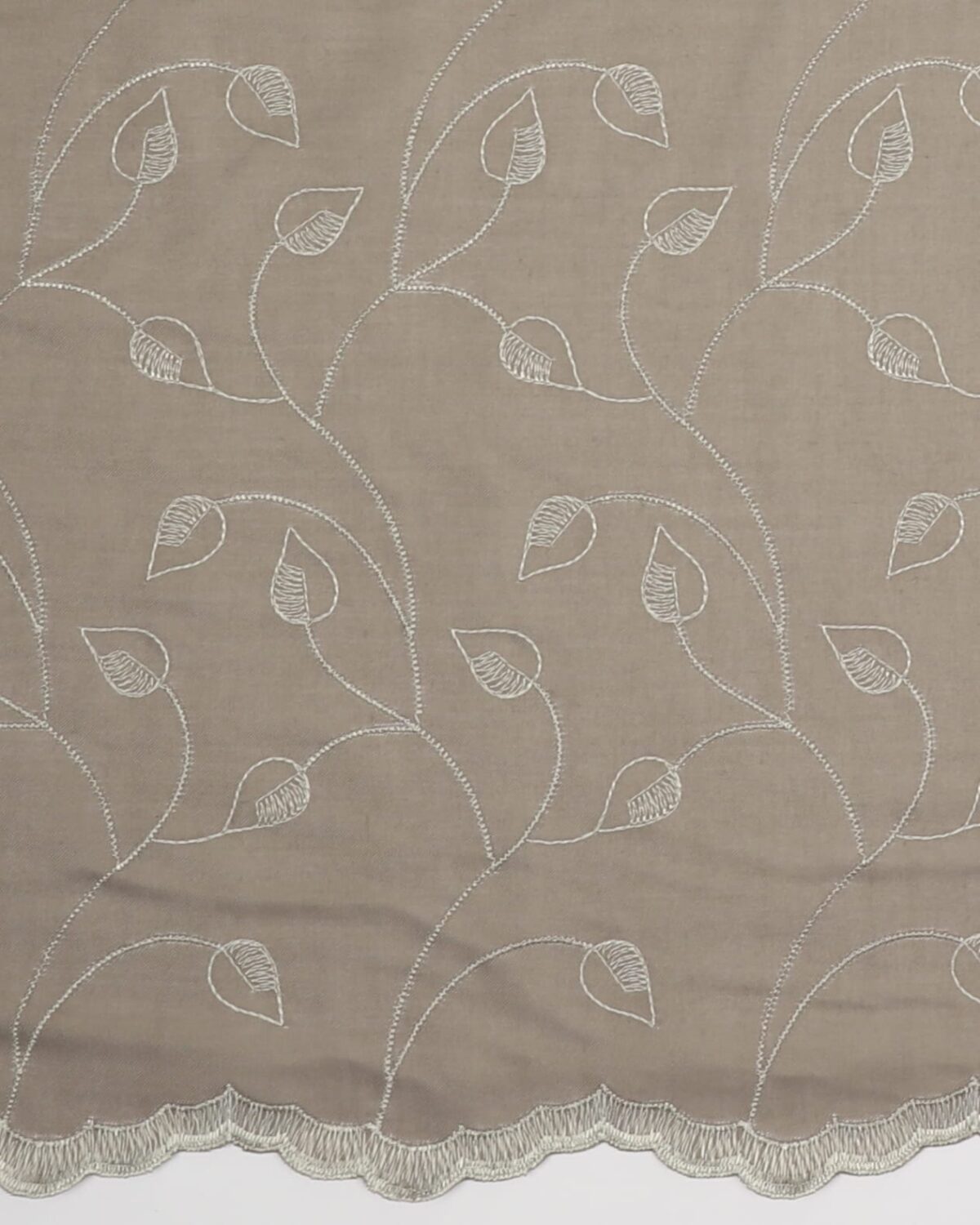 Cafégardin, grå m. broderet mønster - 45 cm høj - Billede 2