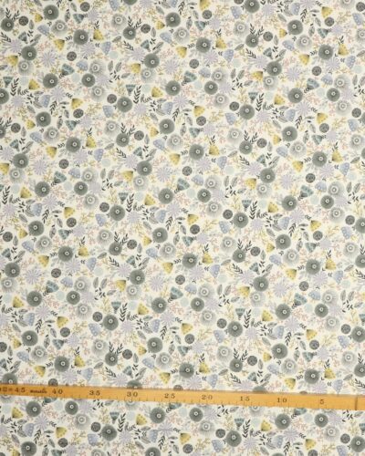 Tegnet blomster på hvid - Patchwork