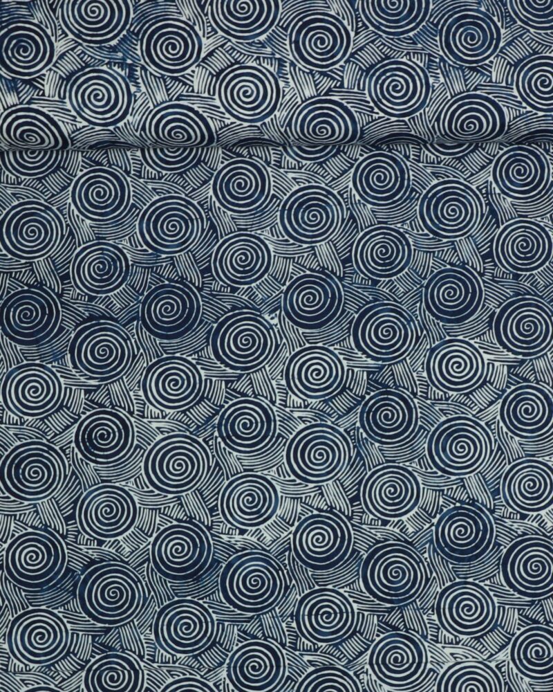 Blå og hvid mønstret - Bali - Anthology fabrics