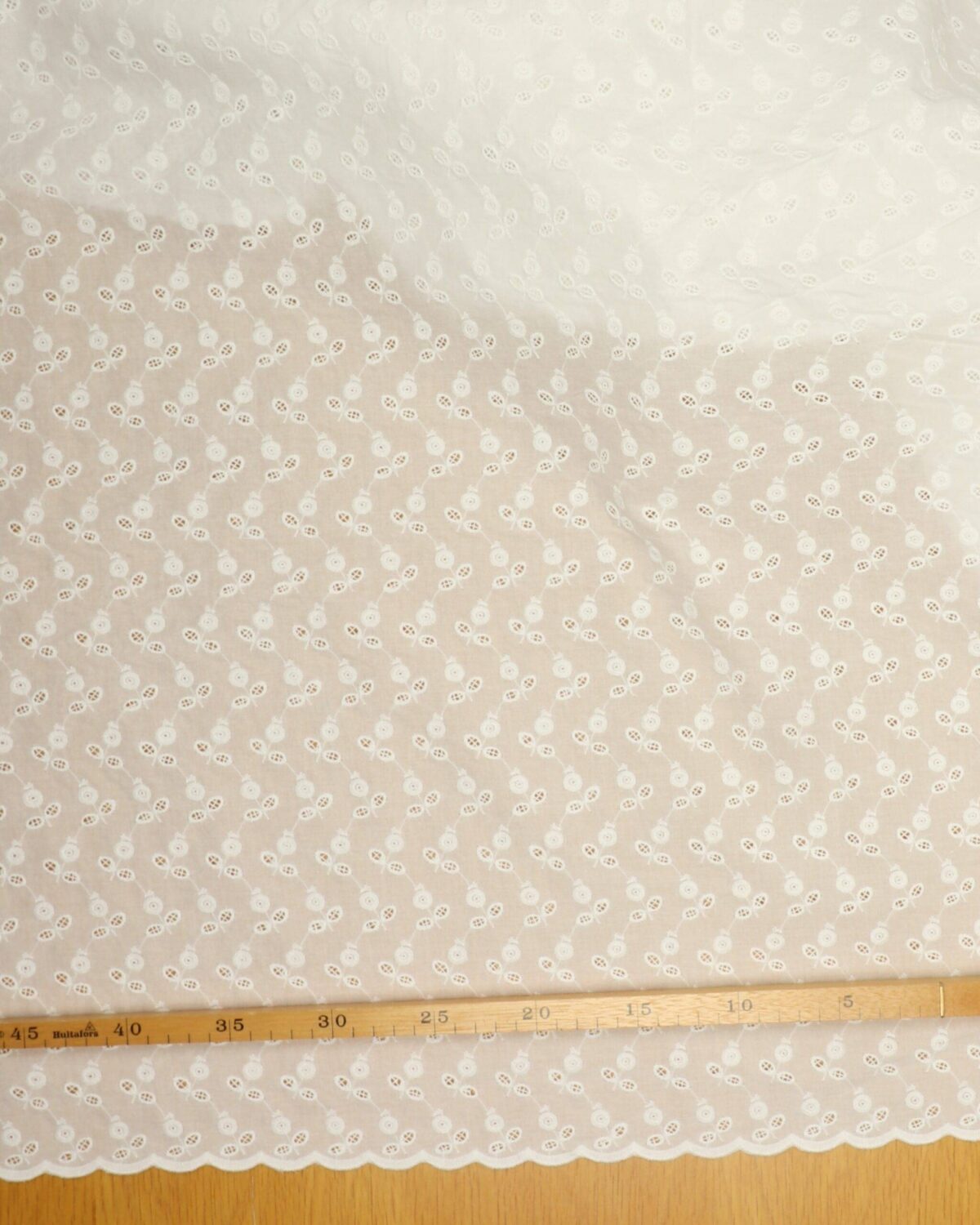 Lille blomst, offwhite - Broderie Anglaise - Image 3