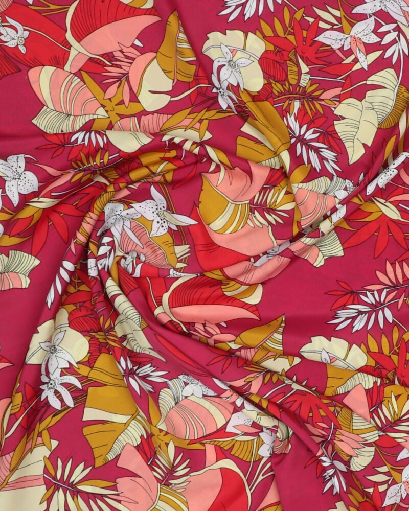 Blomster og blade på cerisefarvet bund - Polyester - Info mangler