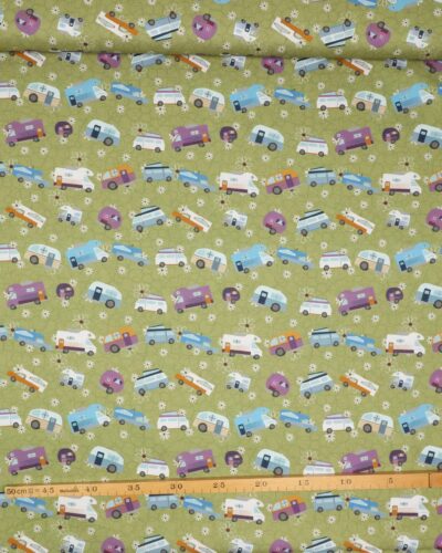 Autocampere på lys olivengrøn bund - Patchwork 7 Autocampere på lys olivengrøn bund - Patchwork