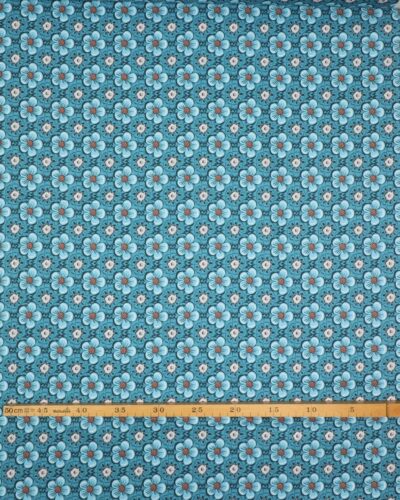 Lyseblå blomster på blå - Patchwork 7 Lyseblå blomster på blå - Patchwork