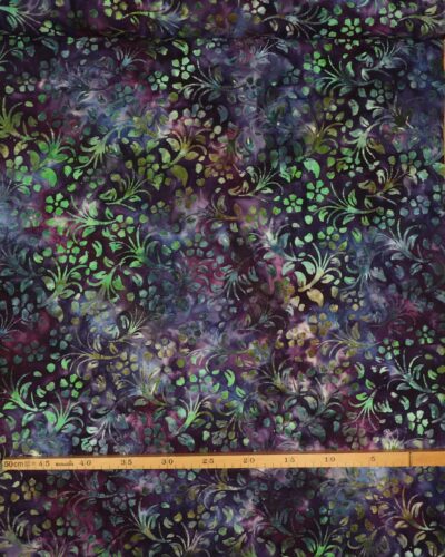 Blomster/blade på bund af lilla nuancer - Bali