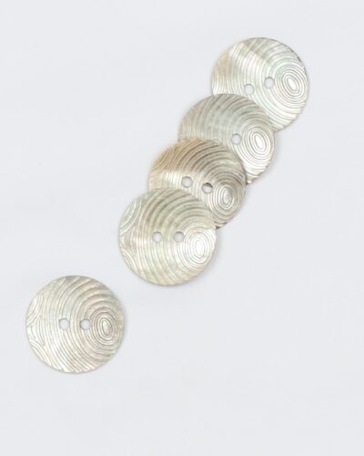 Hvid m. mønster - Perlemor 20 mm