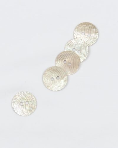 Hvid m. mønster - Perlemor 15 mm