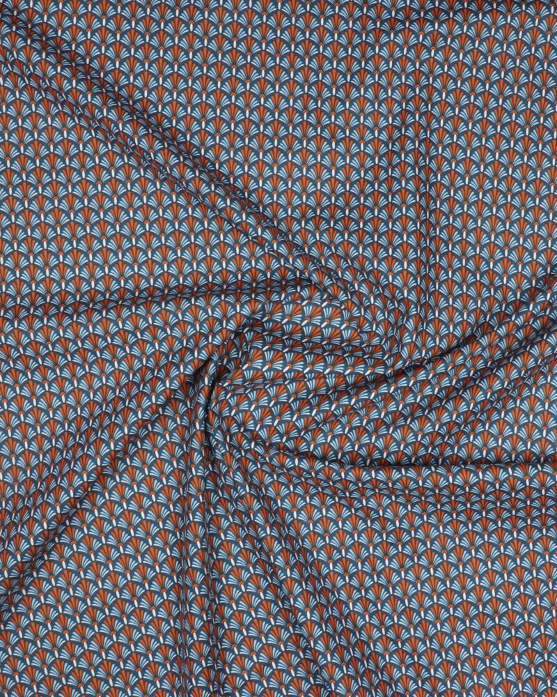 Viftemønster i hvid/orange/lyseblå på blå bund - Bomuld - Ukendt