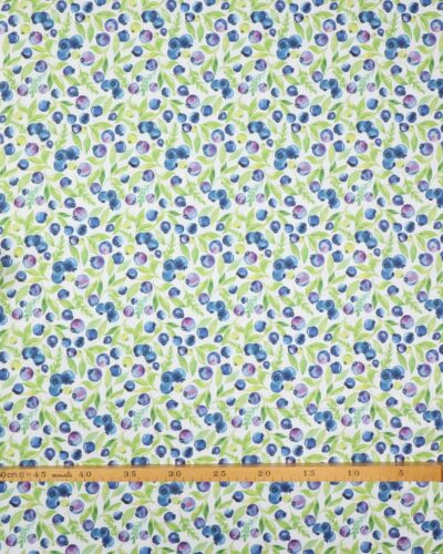 Blåbær og grønne blade på hvid bund - Patchwork 7 Blåbær og grønne blade på hvid bund - Patchwork