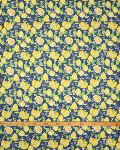Citroner og bier på blå bund - Patchwork