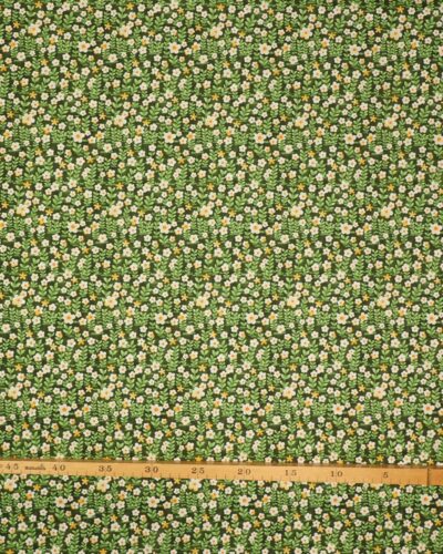 Blomster på stilke med blade på grøn bund - Patchwork