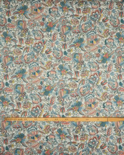 Blomster på offwhite bund - Bomuld fra Liberty 7 Blomster på offwhite bund - Bomuld fra Liberty