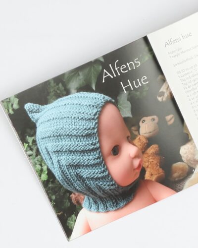 Strikketøj til dukkebørn af Sisse Chytræus