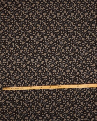 Love you sew, sakse, tråd og knapper på sort - Patchwork