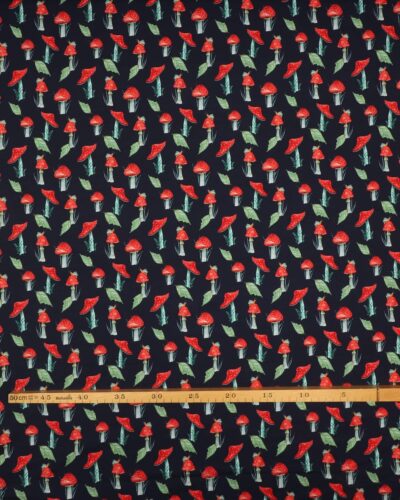 Røde paddehatte på mørkeblå bund - French Terry 7 Røde paddehatte på mørkeblå bund - French Terry