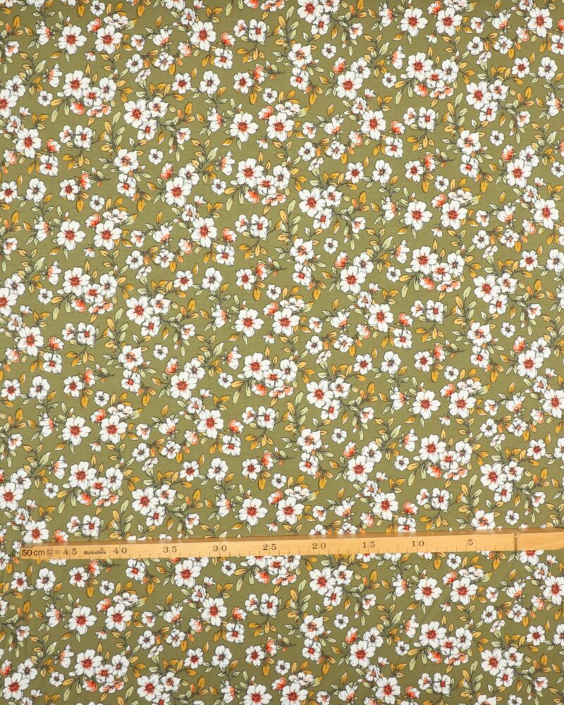 Blomster på olivengrøn bund - Viskose jersey - Info mangler