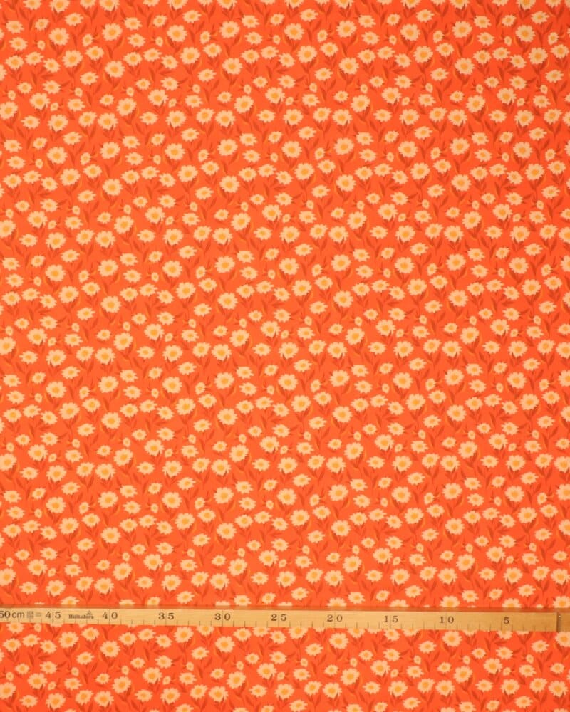 Ferskenfarver blomster på orange - Patchwork