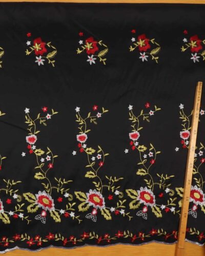 Sort med broderi - Polyester