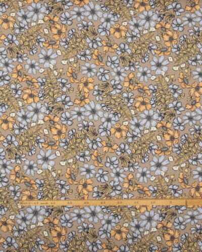 Lys nougatbrun med blomster - Viskose 7 Lys nougatbrun med blomster - Viskose