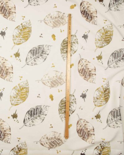 Hvid med broderede blade 8 Hvid med broderede blade