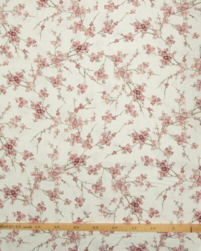 Kirsebærblomster på offwhite - Patchwork