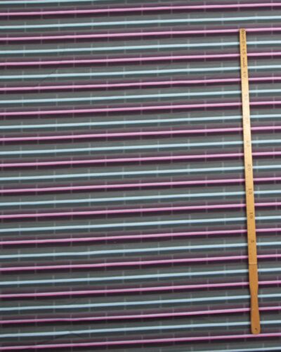 "Glow", murstensvæg m. pink/blå - French Terry