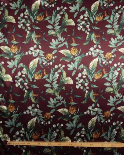 Blade i grønne nuancer på bordeaux bund - Blød satin