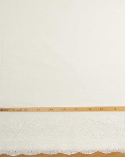 Hvid med blondekant - Double Gauze/musselin stof