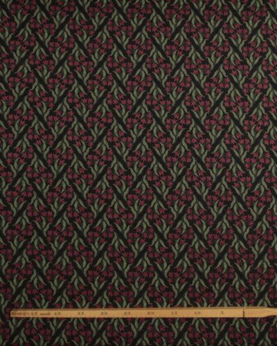 Røde blomster, grønne blade på sort - Gobelin 7 Røde blomster, grønne blade på sort - Gobelin