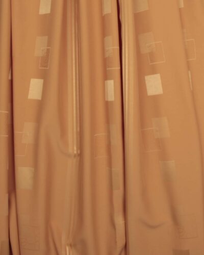 Orange med blanke felter og striber