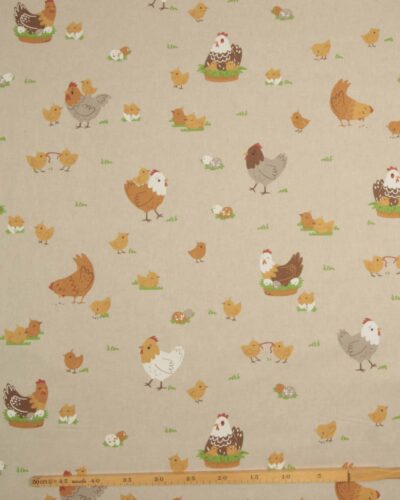 Høns og kyllinger på naturfarvet bund - Boligtekstil