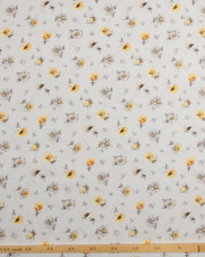 Fields og gold, blomster på lysegrå - Patchwork