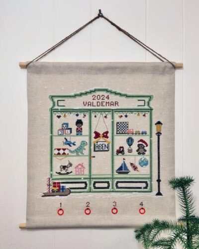 Chrtistmas toy store - 40x47 cm (adventskalender)